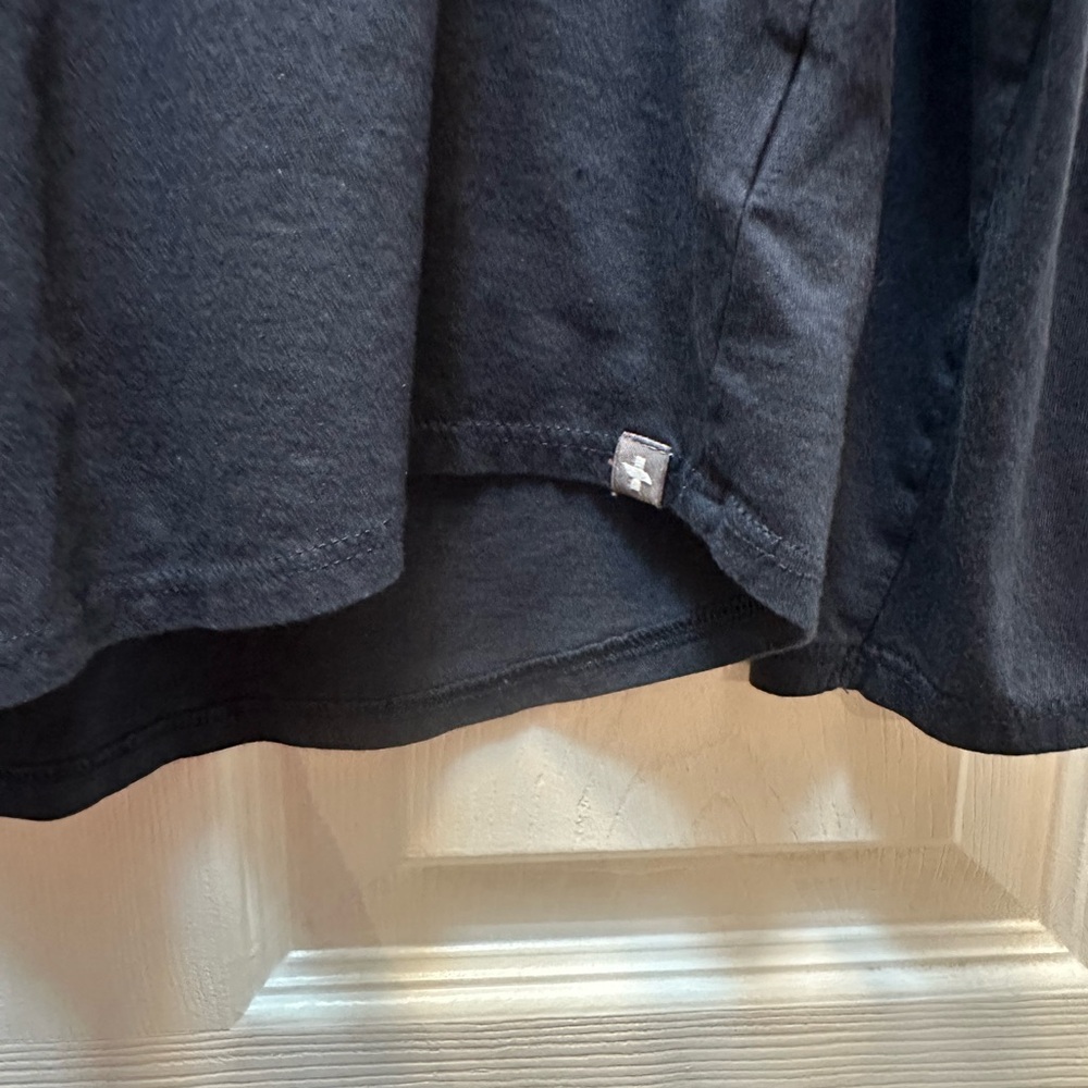 FIGS Women’s Long-Sleeve Crew Neck Shirt - Navy - Picture 3 of 3